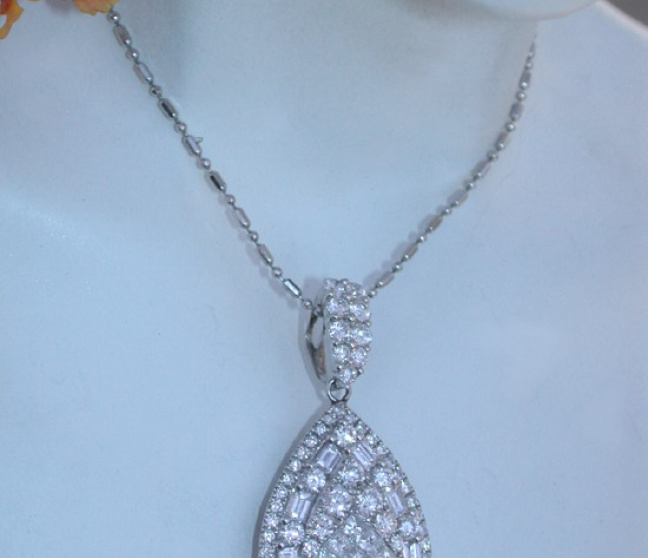 Brillant Tropfen Anhänger mit Princess- und Baguette Diamanten