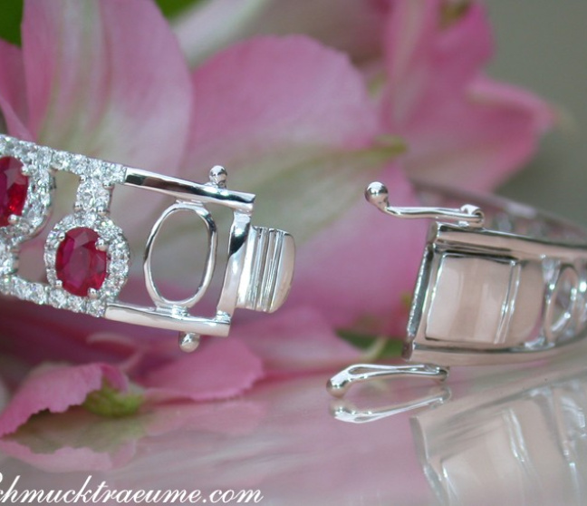Rubin Armreif mit Brillanten