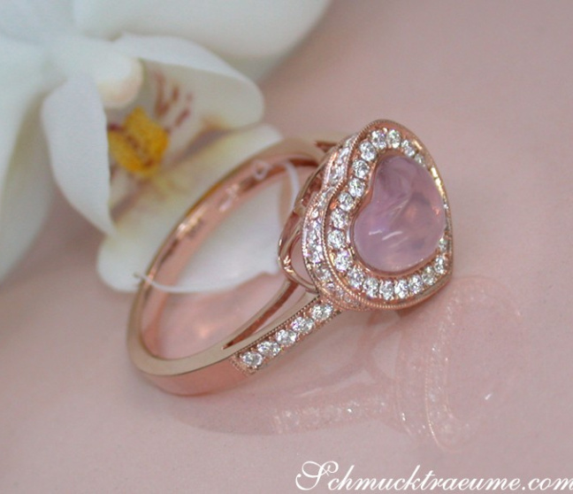 Rosenquarz Herz Ring mit Brillanten in Roségold
