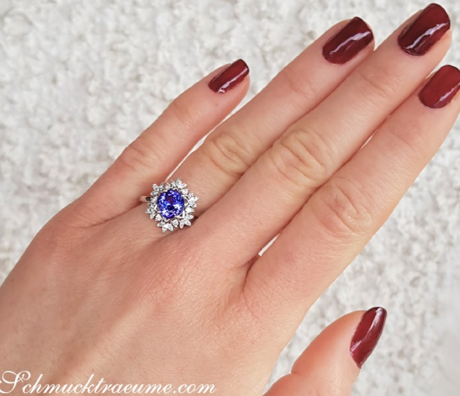 Tansanit Ring mti Diamanten