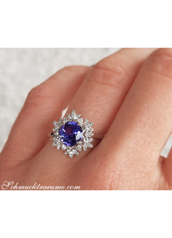 Feminine Snowflake Style Tanzanite Ring with Diamonds