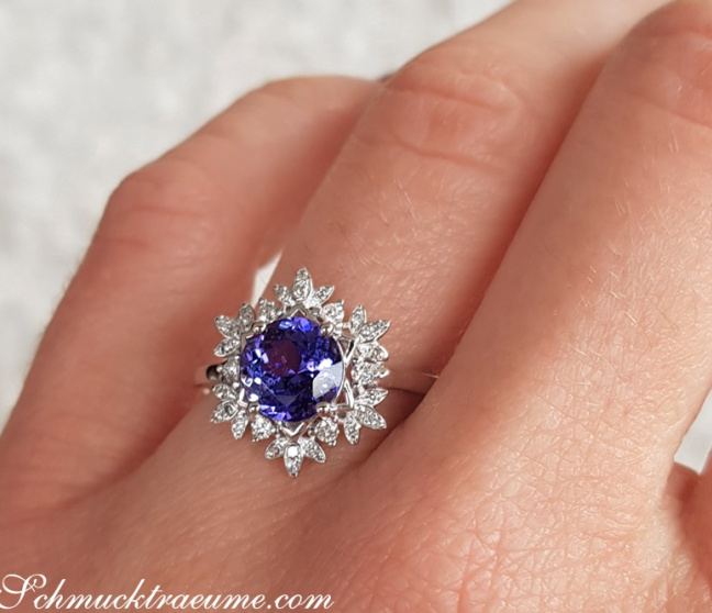 Tansanit Ring mti Diamanten