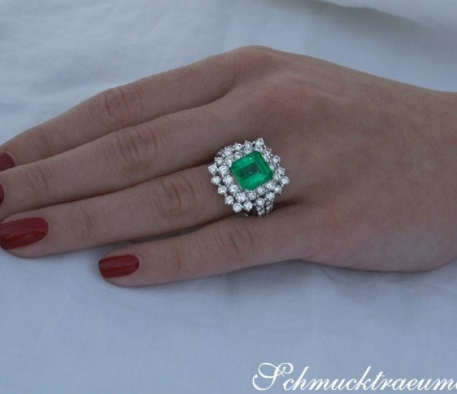 Smaragd Ring mit Brillanten in Weißgold