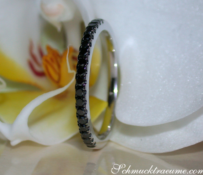 Memory Ring mit schwarzen Diamanten