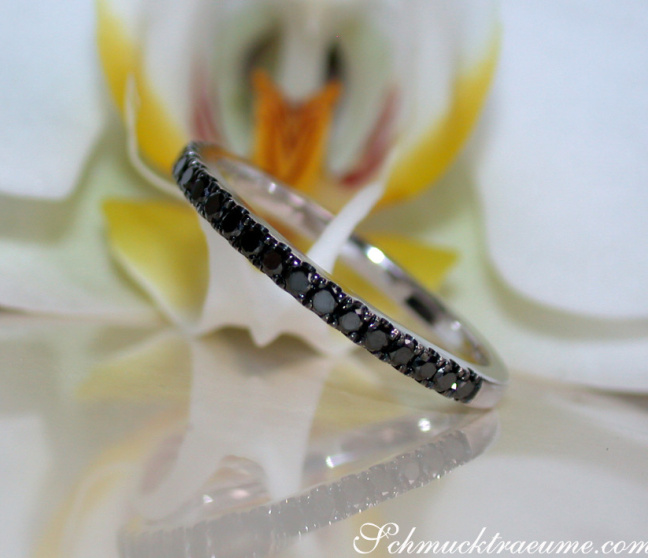 Memory Ring mit schwarzen Diamanten