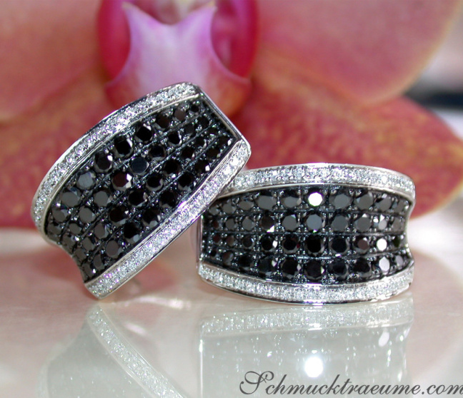 Zeitlose Ohrringe mit schwarzen Diamanten