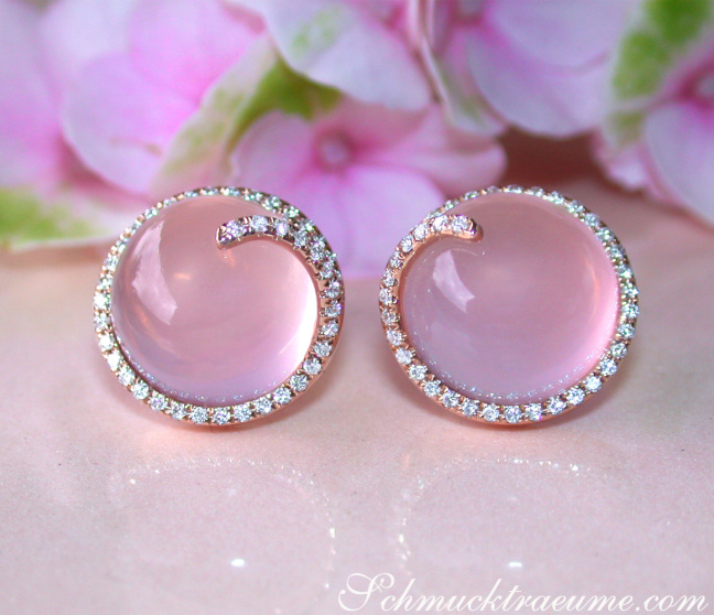 Rosenquarz Ohrstecker mit Diamanten in Roségold