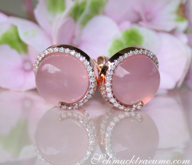 Rosenquarz Ohrstecker mit Diamanten in Roségold