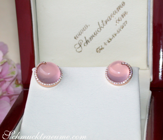 Rosenquarz Ohrstecker mit Diamanten in Roségold