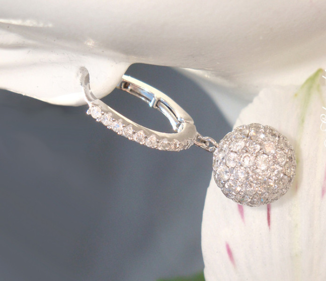 Edle Diamant Pavé Kugel Ohrringe | Schmuckträume.com