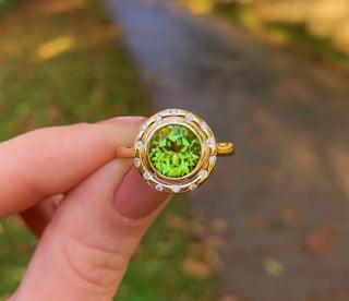 Ring "Orbit" mit Peridot und Brillanten #12