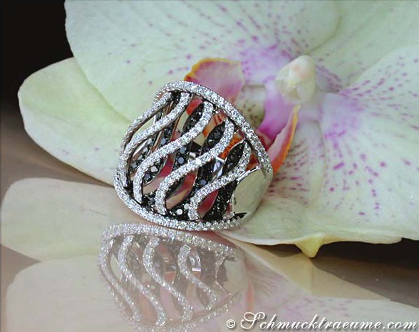 Attraktiver Ring mit schwarzen Diamanten Ring im Wellen Design #1 Attraktiver Ring mit schwarzen Diamanten Ring im Wellen Design #1