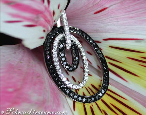 Attraktiver schwarze Diamanten Anhänger in Oval-Form #1 Attraktiver schwarze Diamanten Anhänger in Oval-Form #1