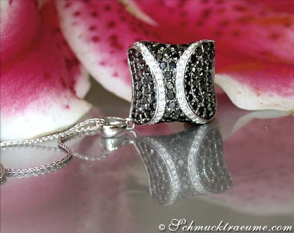 Auffallender schwarze Diamanten Anhänger im Rauten Design #1 Auffallender schwarze Diamanten Anhänger im Rauten Design #1