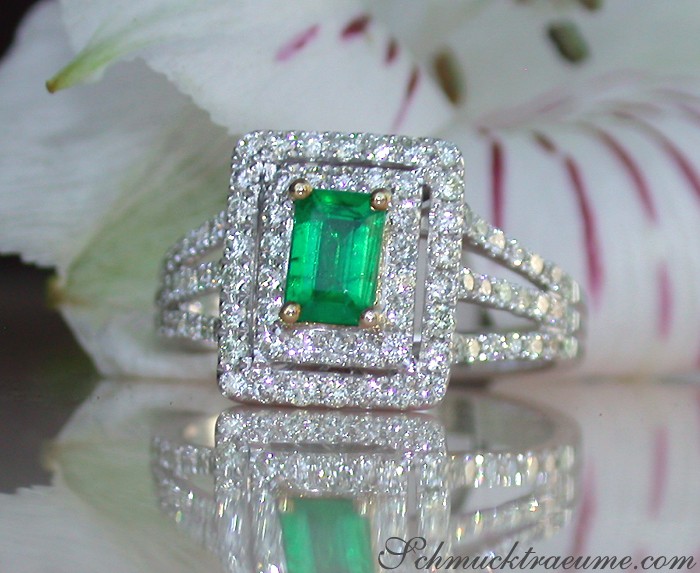 Pretty Emerald Ring with Diamonds #1 Pretty Emerald Ring with Diamonds #1