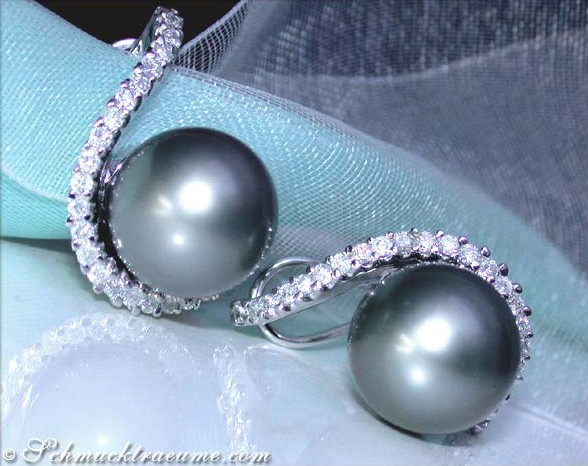 Beautiful Tahitian Pearl Earrings with Diamonds in White gold #1 Beautiful Tahitian Pearl Earrings with Diamonds in White gold #1