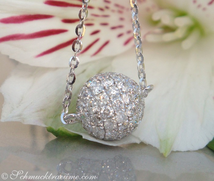 Edle Brillanten Pavé Kugel an Kette #1 Edle Brillanten Pavé Kugel an Kette #1