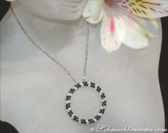Edler Kreis Anhänger mit schwarzen & weißen Diamanten #1 Edler Kreis Anhänger mit schwarzen & weißen Diamanten #1