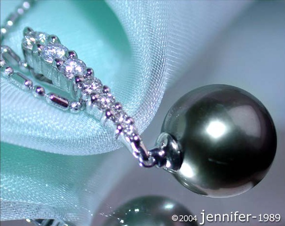 Pretty Tahitian Pearl Diamond Pendant in White gold #1 Pretty Tahitian Pearl Diamond Pendant in White gold #1