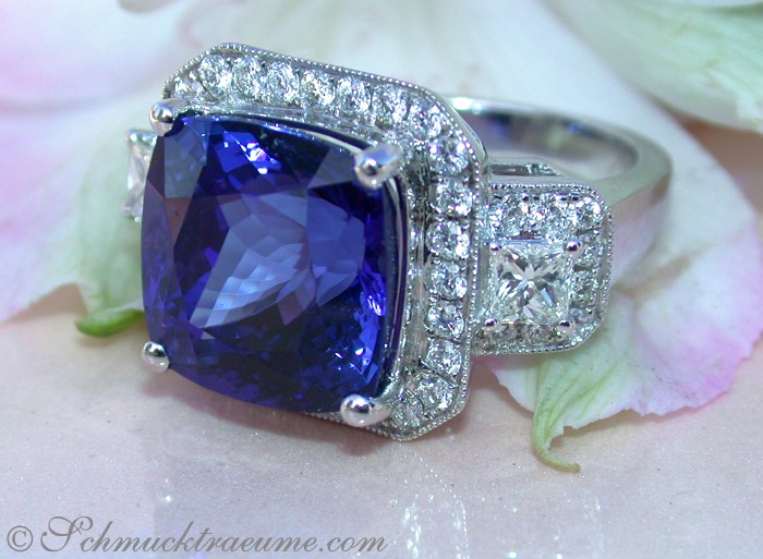 Terrific AAA Tanzanite Ring with Diamonds #1 Terrific AAA Tanzanite Ring with Diamonds #1