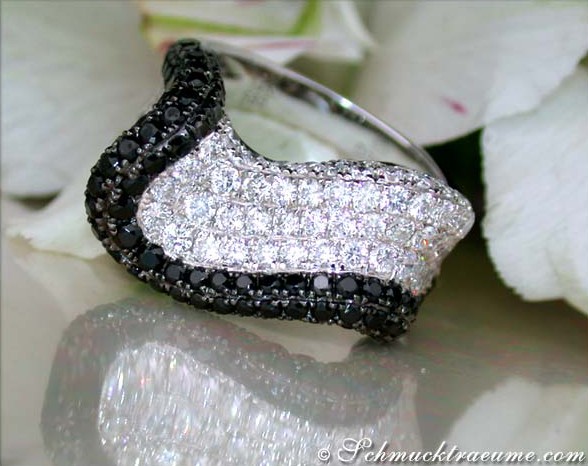 Erlesener schwarze Diamanten Ring im Wellendesign #1 Erlesener schwarze Diamanten Ring im Wellendesign #1