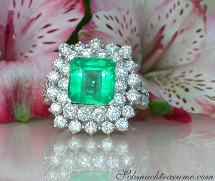 Tremendous Emerald Ring with Diamonds #1 Tremendous Emerald Ring with Diamonds #1