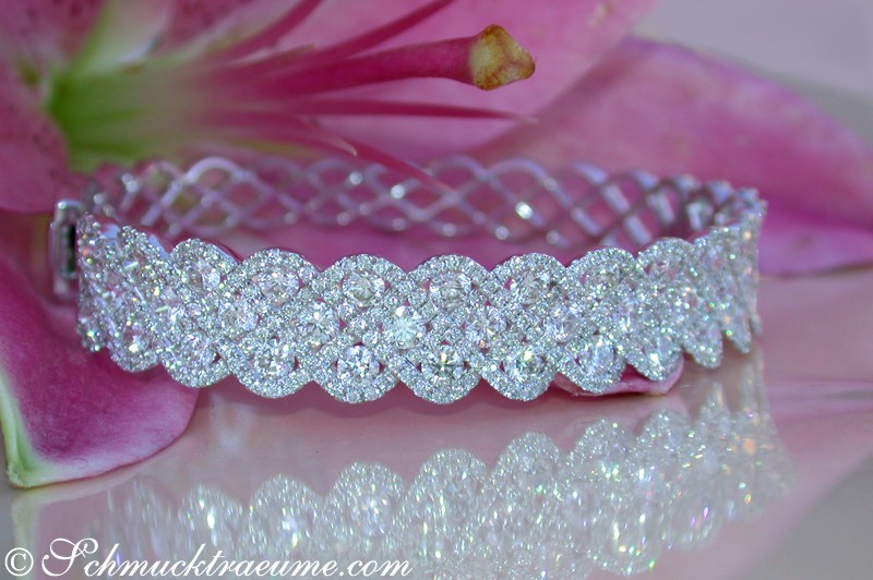 Exquisite Diamond Bangle (7,10 ct.) #1 Exquisite Diamond Bangle (7,10 ct.) #1