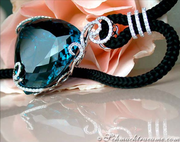 Exquisites Blautopas Collier mit Brillanten #1 Exquisites Blautopas Collier mit Brillanten #1