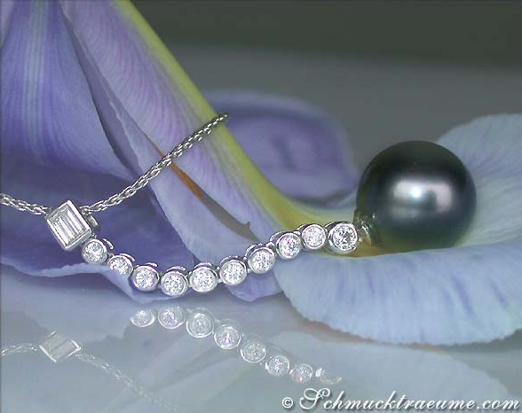 Elegant Tahitian Pearl Pendant with Diamonds #1 Elegant Tahitian Pearl Pendant with Diamonds #1