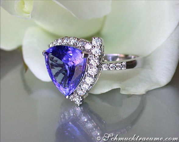 Attractive Tanzanite Ring with Diamonds #1 Attractive Tanzanite Ring with Diamonds #1