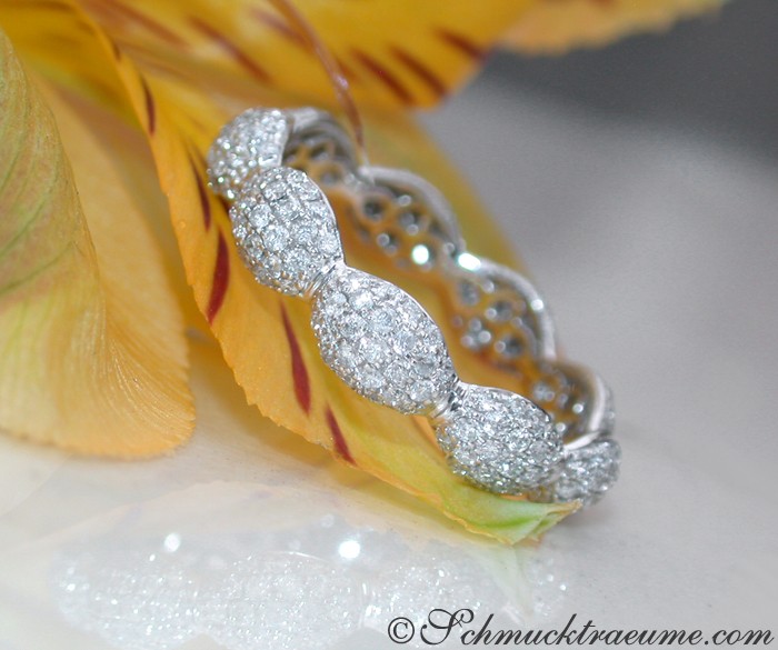 Timeless Diamond Pavé Eternity Ring in White gold #1 Timeless Diamond Pavé Eternity Ring in White gold #1
