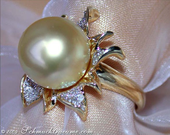 Pretty Golden Southsea Pearl Diamond Ring (Blossom Design) #1 Pretty Golden Southsea Pearl Diamond Ring (Blossom Design) #1