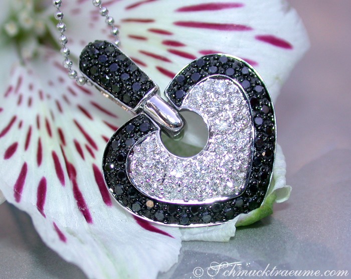 Interessanter Herz Anhänger mit schwarzen Diamanten & Brillanten #1 Interessanter Herz Anhänger mit schwarzen Diamanten & Brillanten #1