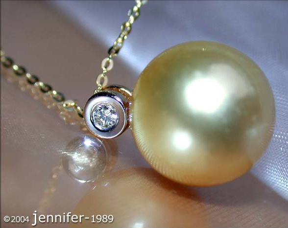 Klassischer goldene Südseeperle Anhänger mit Brillant an Kette #1 Klassischer goldene Südseeperle Anhänger mit Brillant an Kette #1