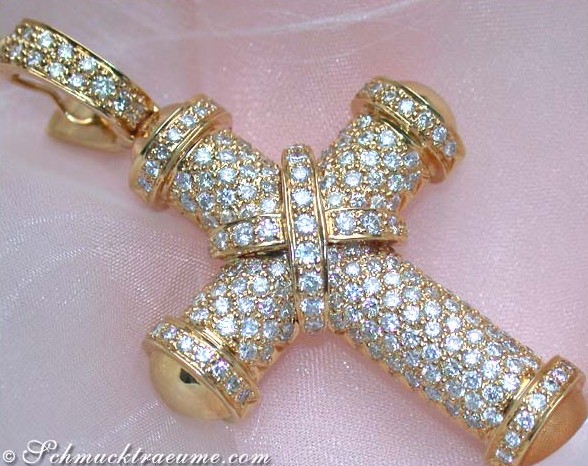 Stately Diamond Cross Pendant in Yellow Gold 18k #1 Stately Diamond Cross Pendant in Yellow Gold 18k #1