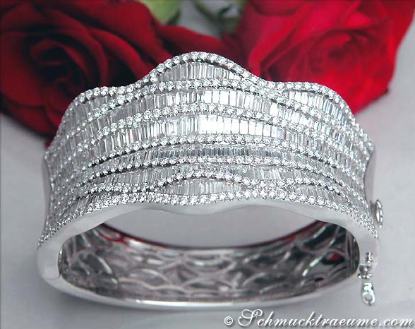 Luxurious Diamond Bangle (15,99 ct.) #1 Luxurious Diamond Bangle (15,99 ct.) #1