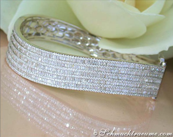 High-end Diamond Bangle in White gold 18k #1 High-end Diamond Bangle in White gold 18k #1