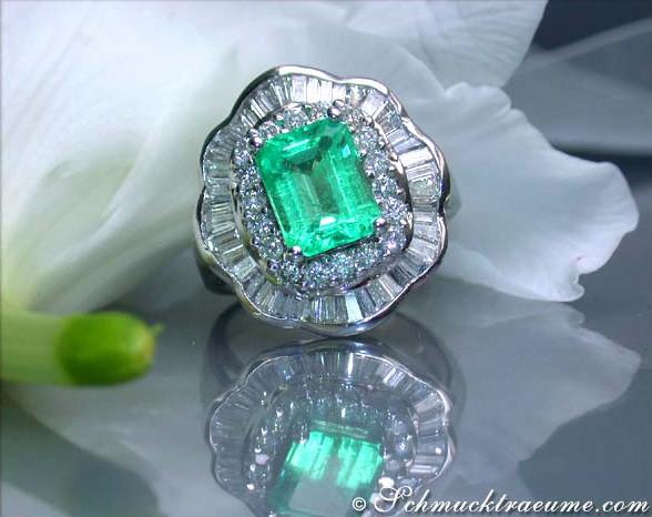 Glorious Emerald Ring with Diamonds #1 Glorious Emerald Ring with Diamonds #1