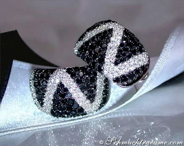 Stattliche schwarze Diamanten Ohrringe im Zick-Zack-Design #1 Stattliche schwarze Diamanten Ohrringe im Zick-Zack-Design #1