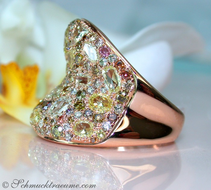 Magnificent Ring with natural colored Diamonds #1 Magnificent Ring with natural colored Diamonds #1
