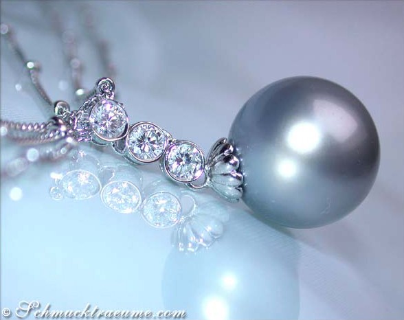 Wonderful Tahitian Pearl Necklace with Diamonds #1 Wonderful Tahitian Pearl Necklace with Diamonds #1