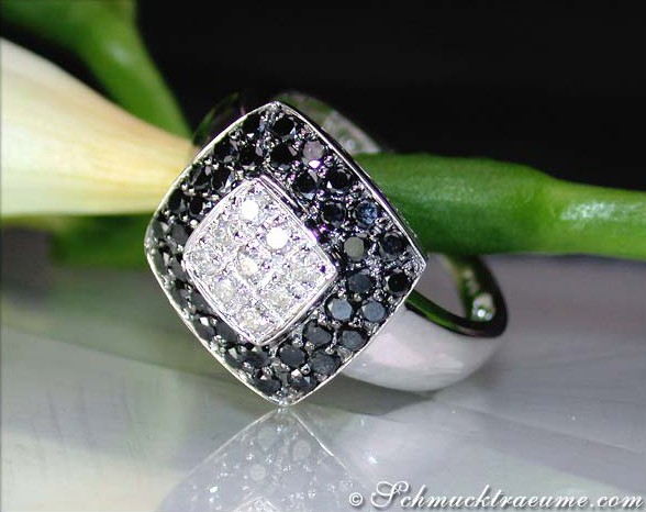 Zeitloser Carré Ring mit schwarzen Diamanten #1 Zeitloser Carré Ring mit schwarzen Diamanten #1