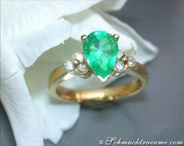 Magnificent Emerald Pear Ring with Diamons #1 Magnificent Emerald Pear Ring with Diamons #1