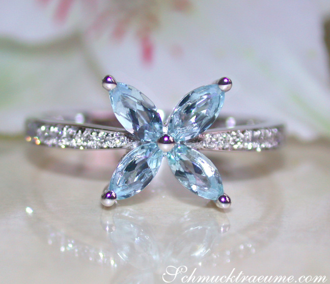 Anmutiger Aquamarin Ring mit Diamanten im Blüten Design #1 Anmutiger Aquamarin Ring mit Diamanten im Blüten Design #1