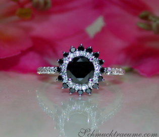 Auffallender schwarzer Diamant Solitär Ring Auffallender schwarzer Diamant Solitär Ring