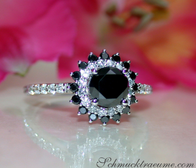 Auffallender schwarzer Diamant Solitär Ring #1 Auffallender schwarzer Diamant Solitär Ring #1