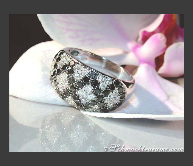 Interessanter schwarze Diamanten Ring im Rauten Design #1 Interessanter schwarze Diamanten Ring im Rauten Design #1