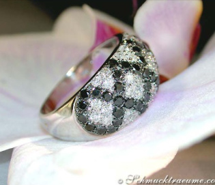 Interessanter schwarze Diamanten Ring im Rauten Design