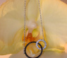 Attraktive Kette mit schwarzen & weißen Diamanten im Kreis Design #6