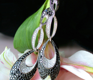 Modern Dangle Earrings with Black Diamonds Modern Dangle Earrings with Black Diamonds